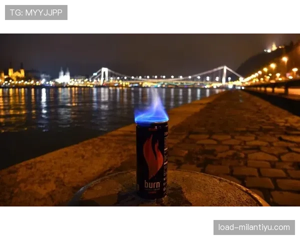 王昶家的冰箱里居然塞满了能量饮料,训练完直接当水喝? 王昶家的冰箱里居然塞满了能量饮料,训练完直接当水喝?